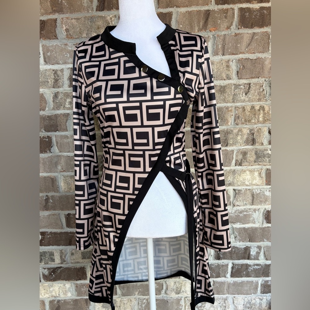 Geometric Patterned Long Sleeve Top